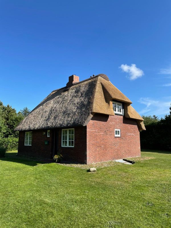 Haus Sudeck, Reetdachhaus mit Garten